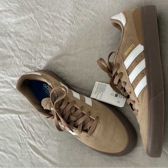 Men’s adidas tennis shoes - Picture 3 of 3